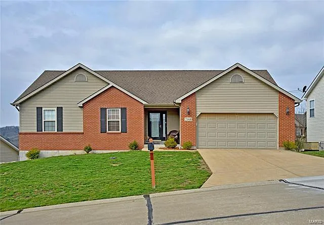 2168 Oakglen St photo 1