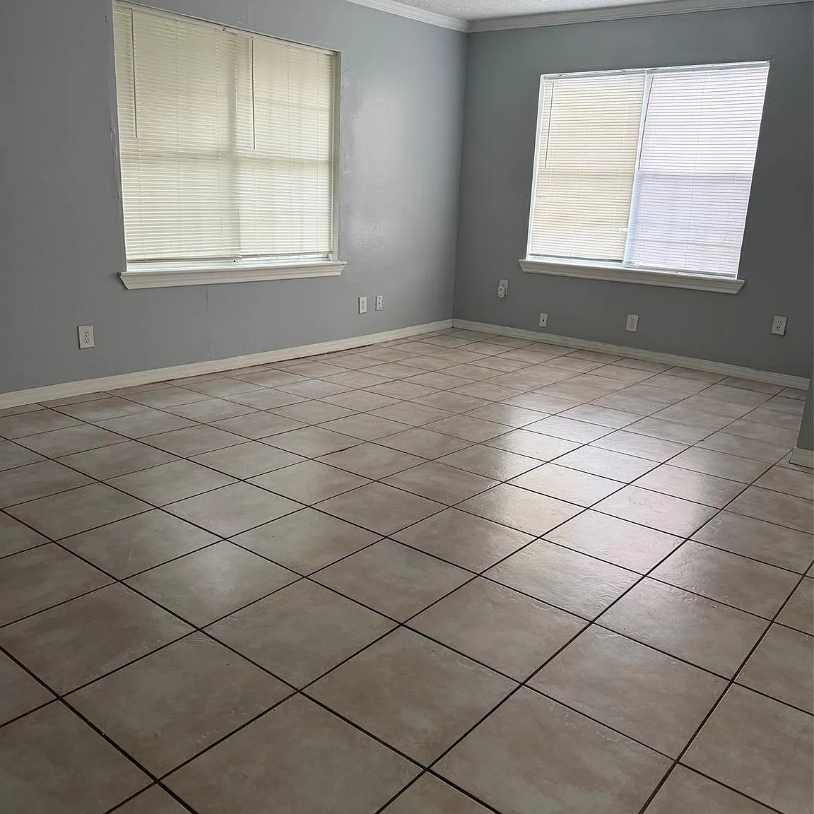 3 bed, 2.0 bath, 1320 sqft, $1,600 — Photo 2