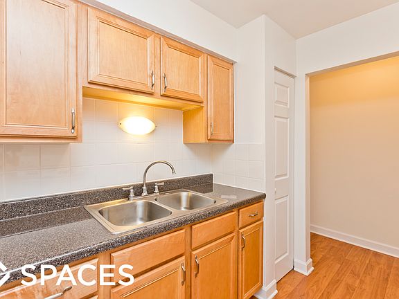 2nd image of 1022 W Catalpa Ave APT 203