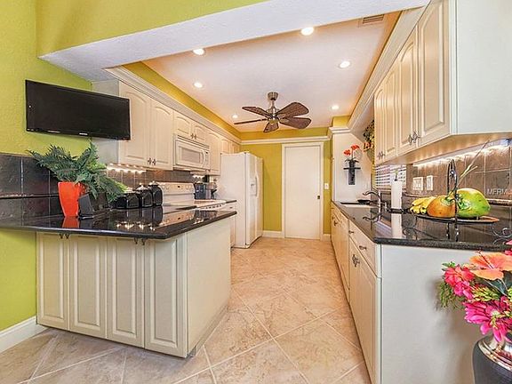 5th image of 839 Country Club Cir #16