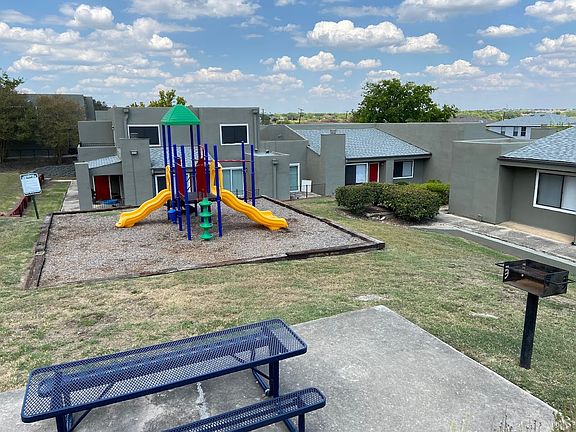 2nd image of 6000 Woodlake Pkwy #21cd25659