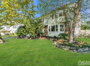 22 Liberty Dr, Dayton, NJ 08810