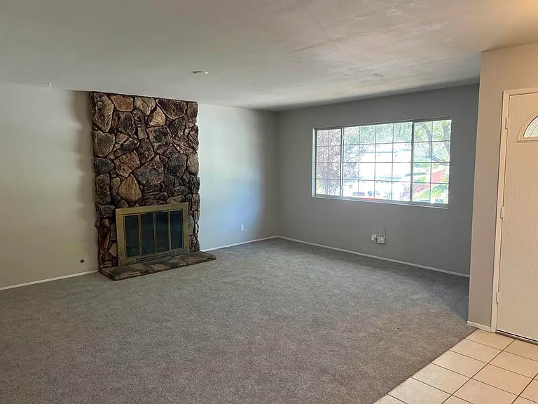 1282 Whitsett Dr — Photo 6