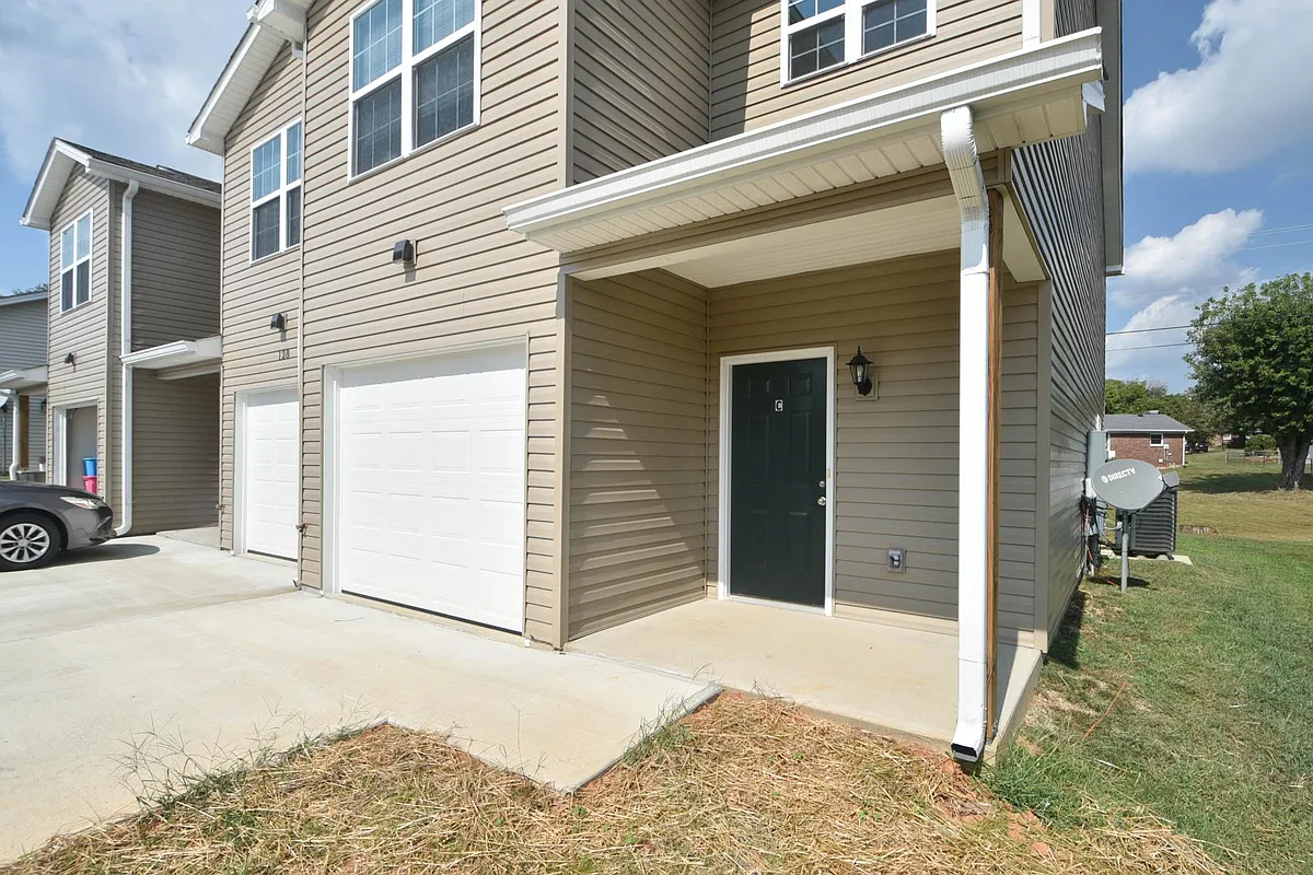 Building Photo - 129 Deck Dr #C