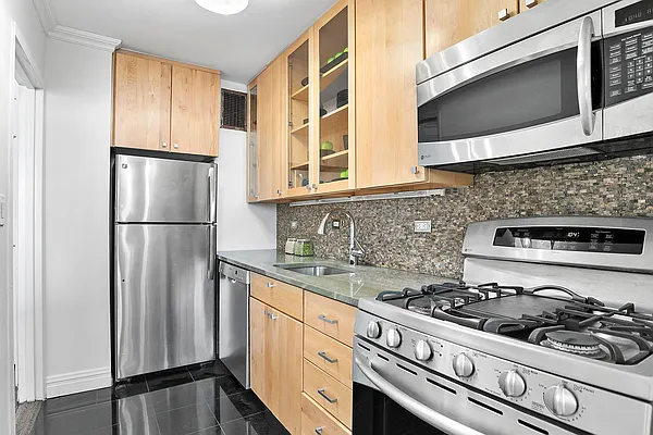 Sold by The SIMPLE Real Estate Co | media 4