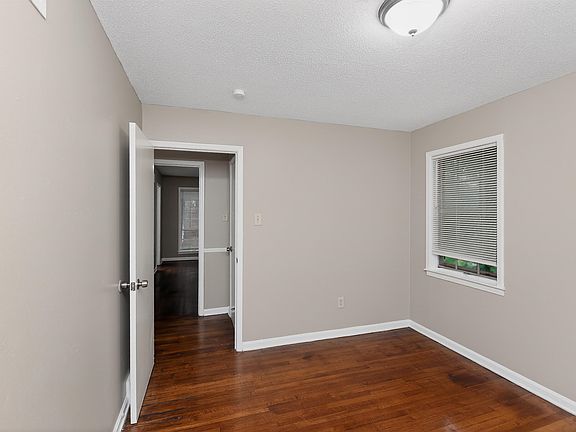 4th image of 3530 Naylor Dr