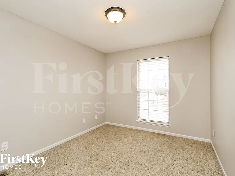 8500 N Kensington Ave — Photo 10
