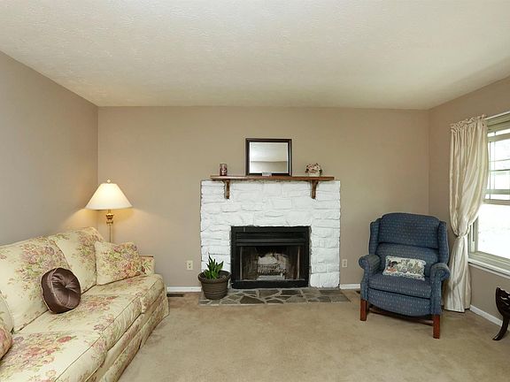 4th image of 3183 Aqueduct Dr