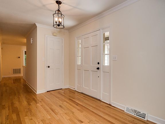 2nd image of 5823 Camelot Dr