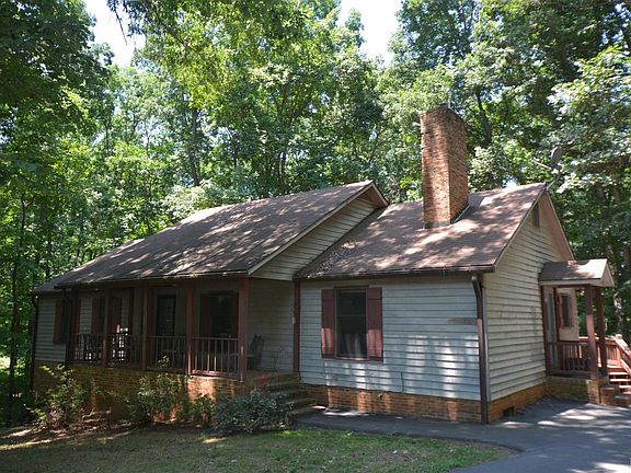 3rd image of 1039 Oak Leaf Ct