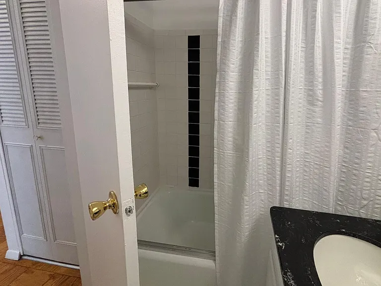 480 Halstead Ave #4R — Photo 11