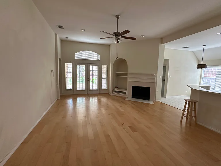 7016 Randall Way — Photo 2