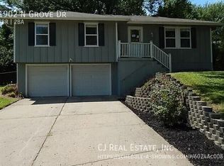 1902 N Grove Dr, Independence, MO 64058