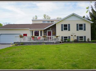 5650 Young Rd, Lockport, NY 14094