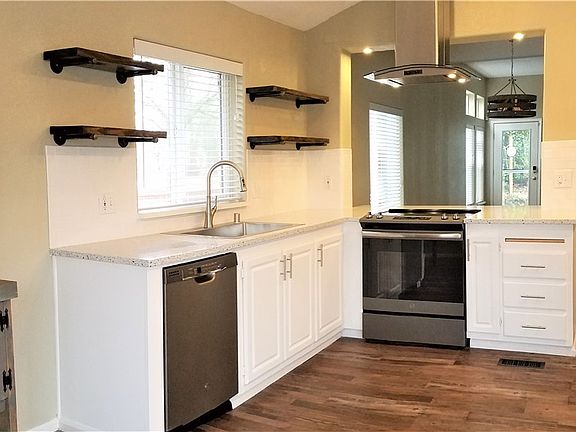 3rd image of 1934 Hollyhock Ln SE #6