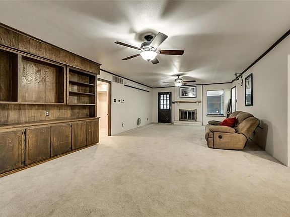 3rd image of 8149 Hillside Dr