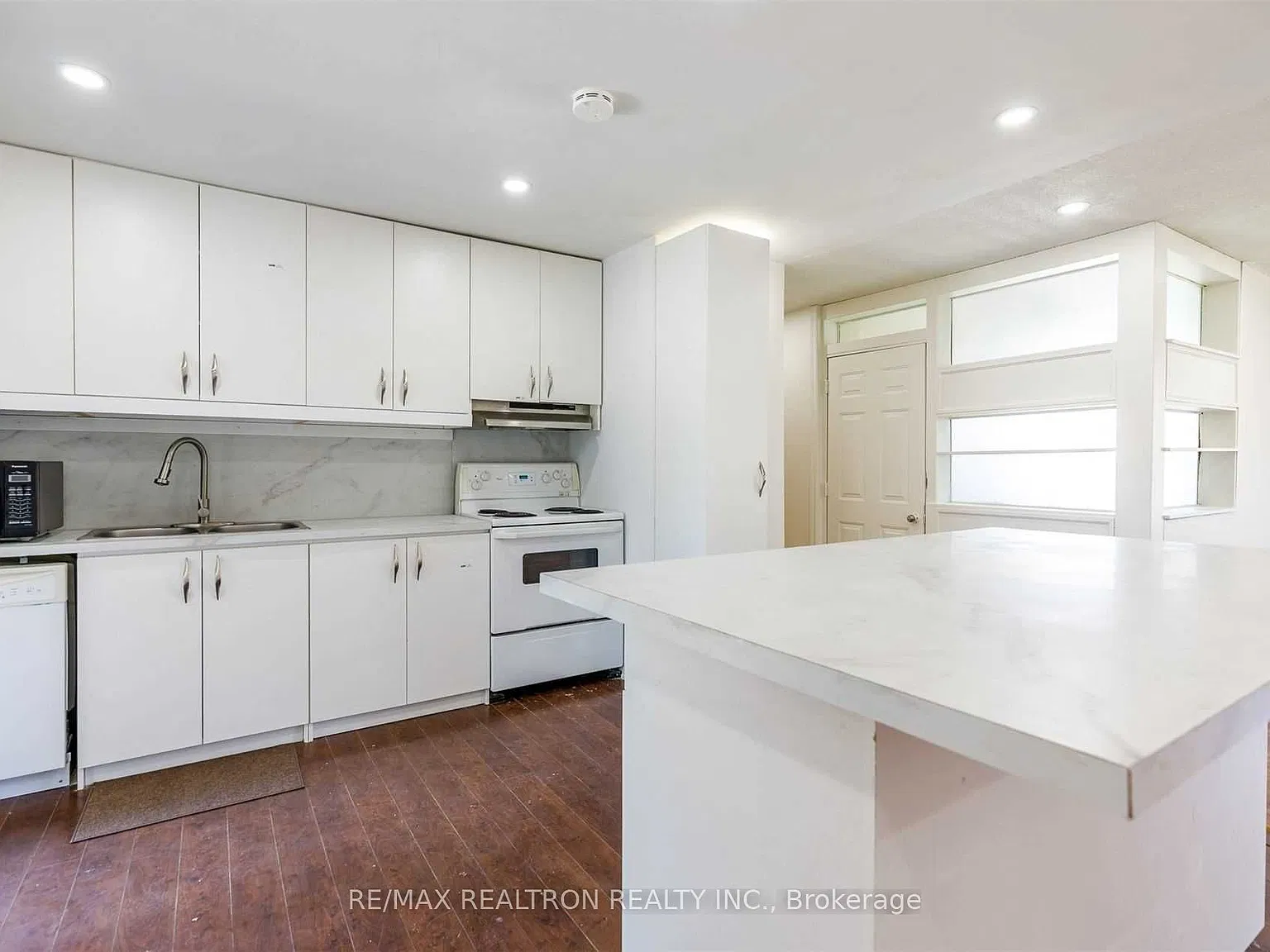 3 bed, $3,000 — Photo 4