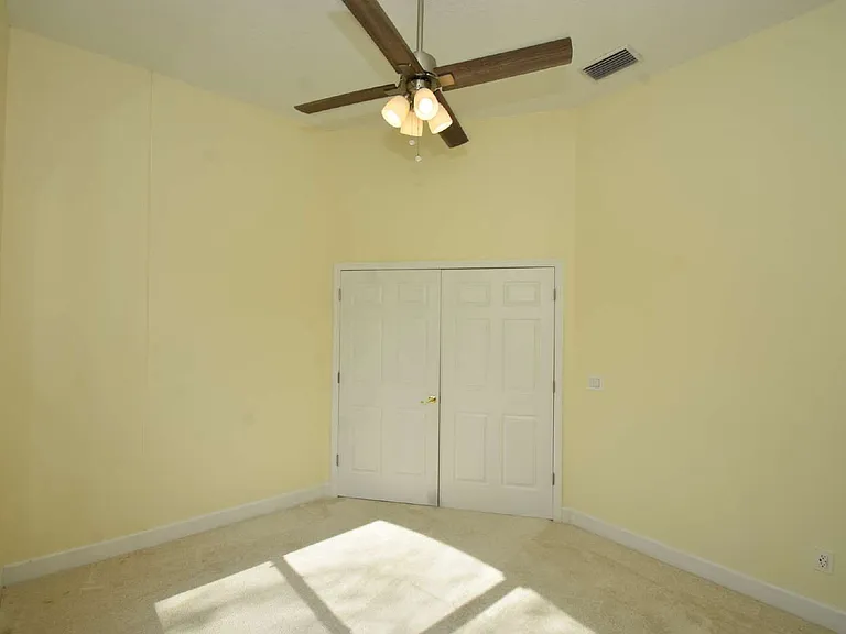 1216 Hampstead Ln — Photo 20