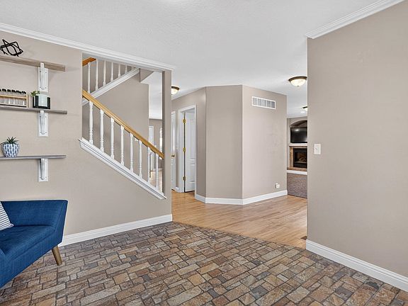4th image of 3615 Summit Dr