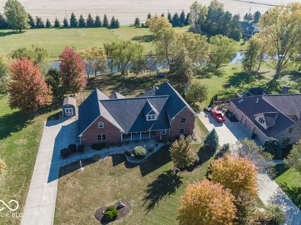 5695 N Red Oak Dr, Greenfield, IN 46140