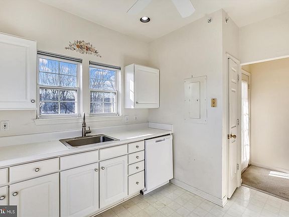 5th image of 400 Kentlands Blvd APT 302