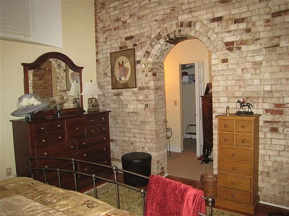 5th image of 125 Circular St