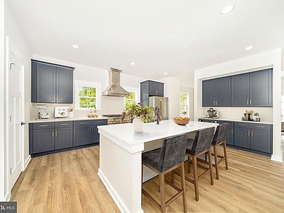 4th image of 801 Cedar Ave