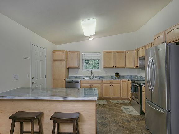 Lots of cabinets!