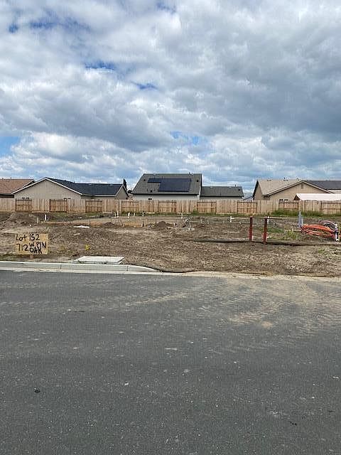 2nd image of 712 W Pin  Oak Avenue S