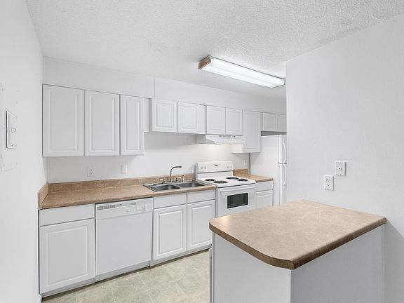 5th image of 1524 14th Ave S #13