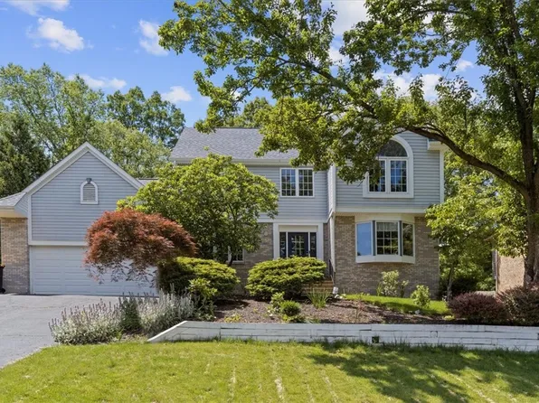 5847 Brian Dr, Bethel Park, PA 15102