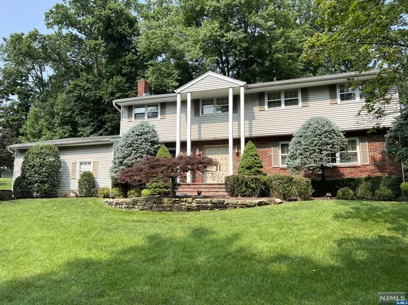 9 Shady Trl, Montvale, NJ 07645