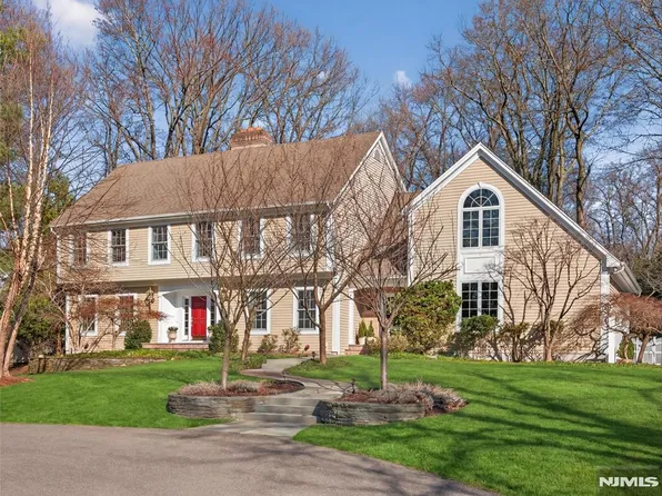 70 Hummingbird Ct, Wyckoff, NJ 07481