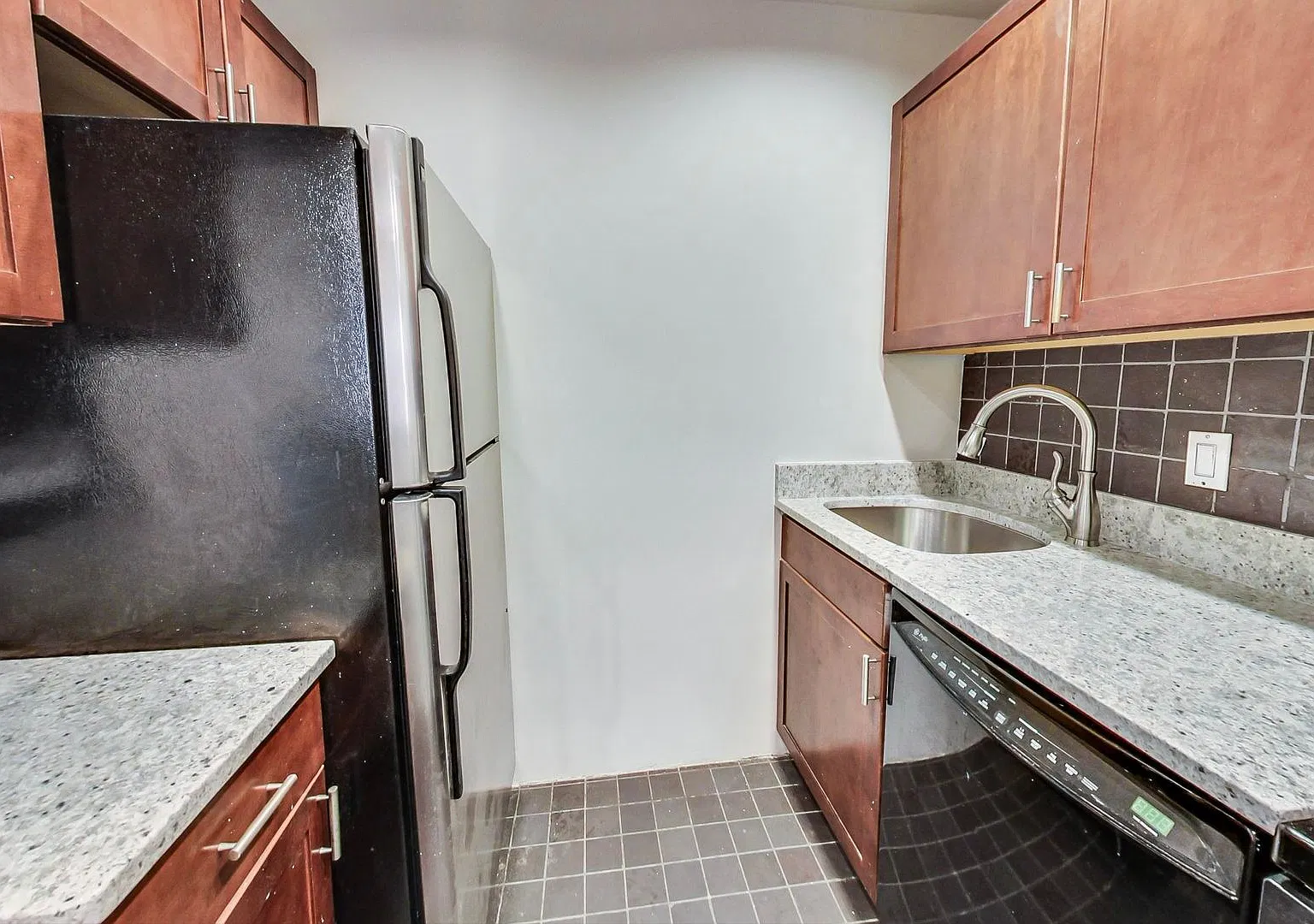 Coming Soon! 2-Level Updated 1bed/1bath With Garage! Gem In Dupont! — Photo 4