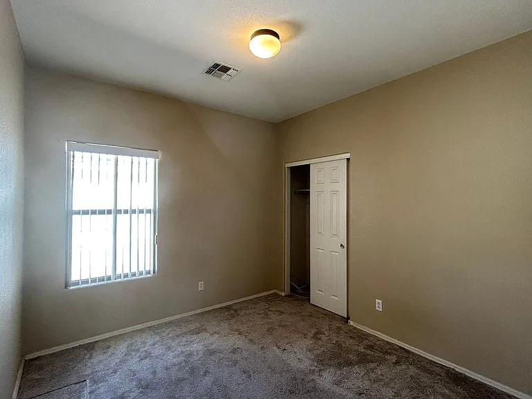 25758 W Nancy Ln — Photo 7