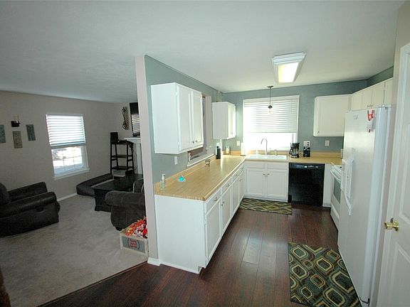 3rd image of 17632 Ponderosa Ave