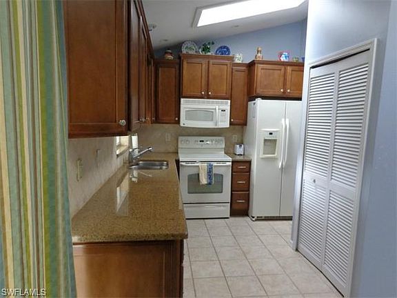 5th image of 2131 SE 18th Pl
