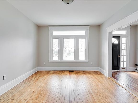 4th image of 1313 Oakwood Ave