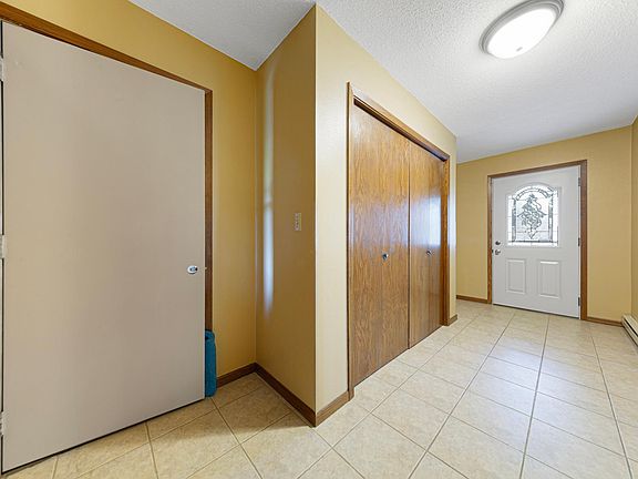 4th image of 400 Beverly St