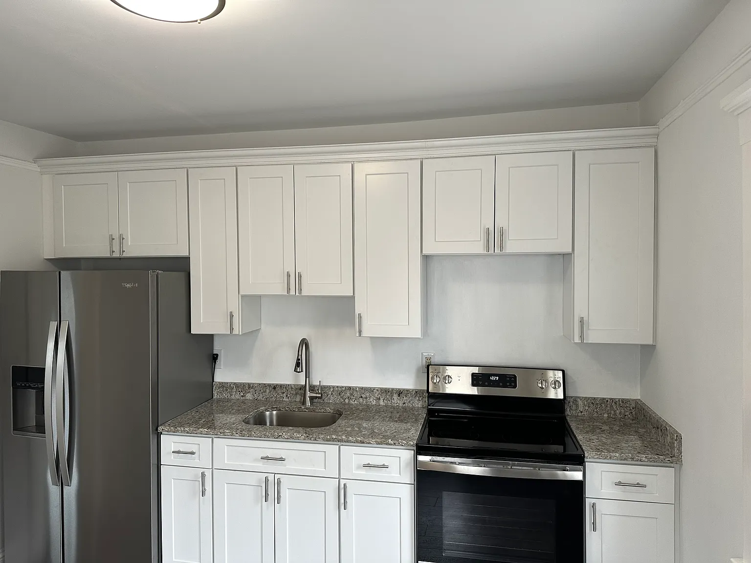 2 bed, 900 sqft, $2,700 — Photo 2