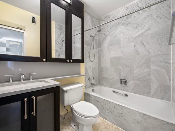 380 Rector Place 7F image 3 of 6