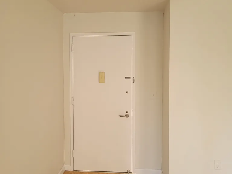 225 E 6th St #7B — Photo 5