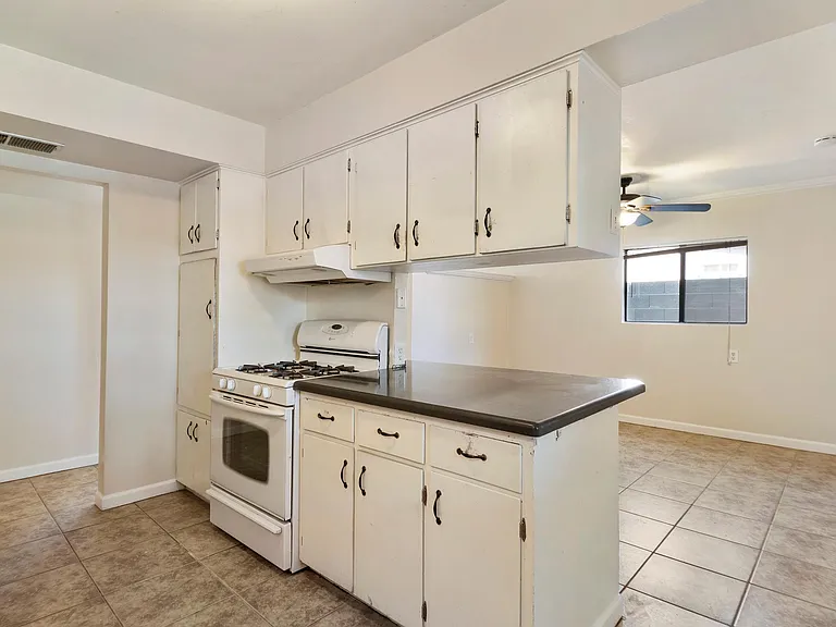 2045 E Don Carlos Ave — Photo 17