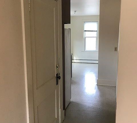 4th image of 214 Wellington St