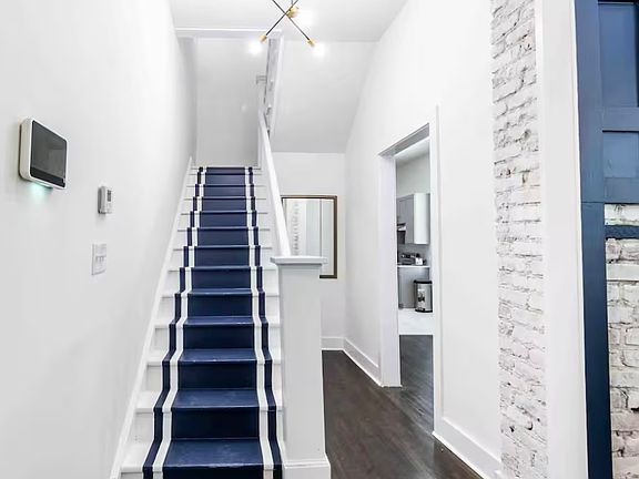 4th image of 620 W Poplar St Room B
