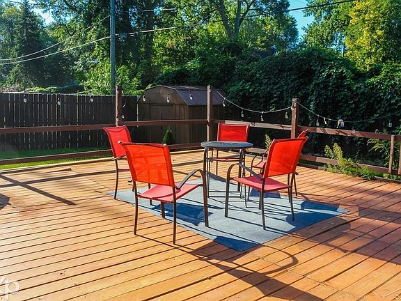 2nd image of 704 Bay Rd