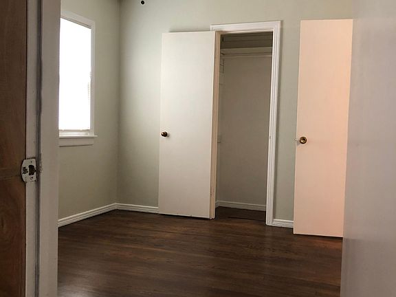 3rd image of 805 Pecan Dr