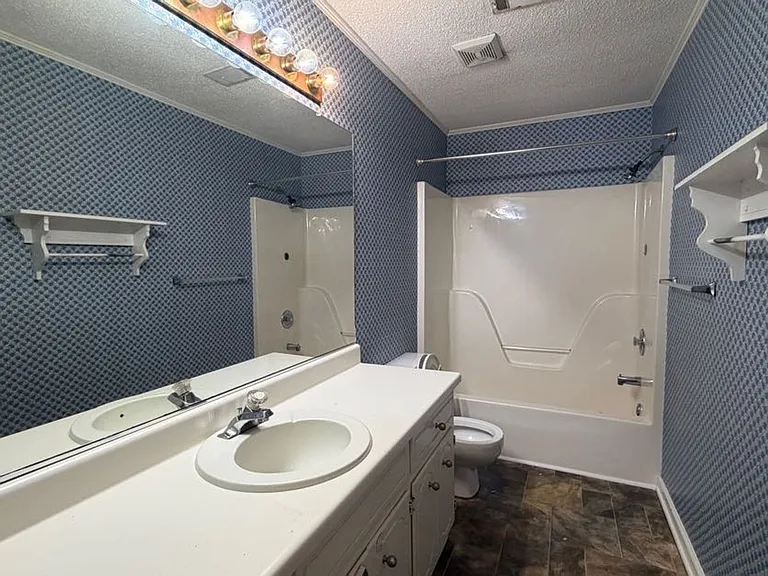 199 Amelia Dr W — Photo 12