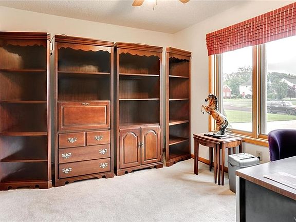 4th image of 8624 Meadow Creek Ct