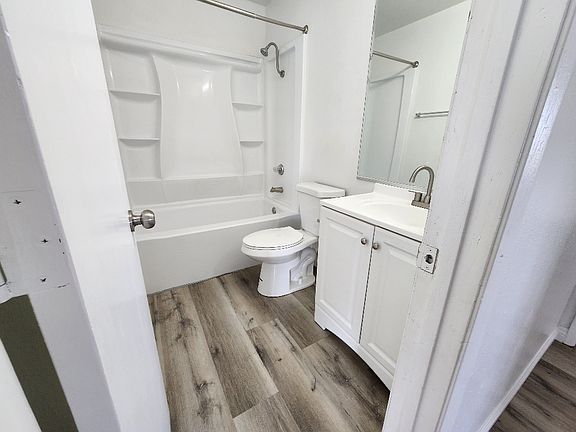 3rd image of 16518 Avalon Ave APT 15